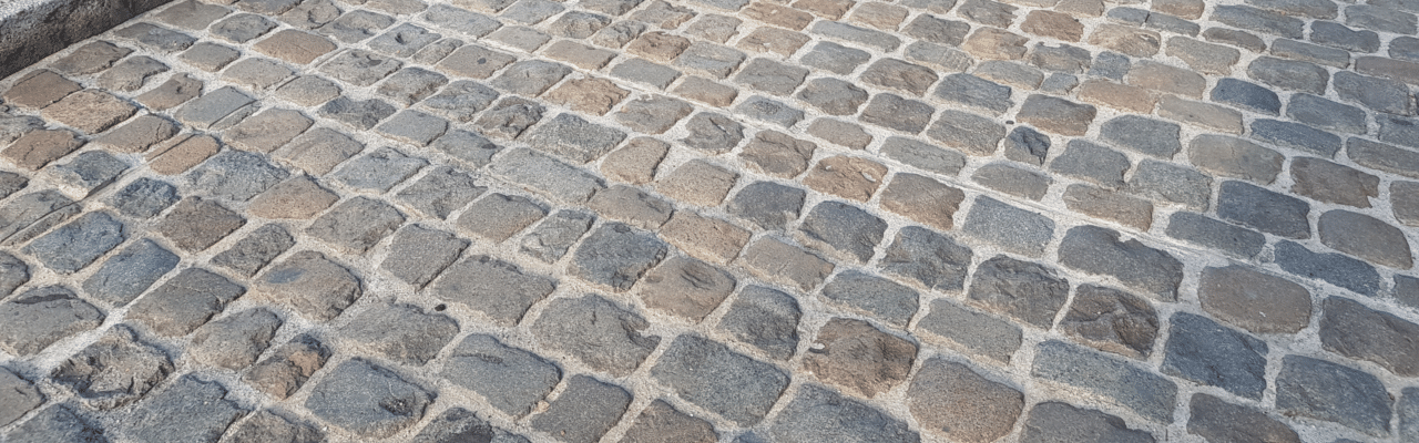 Timber Setts French reclaimed setts and cobbles | Buy pavers from France