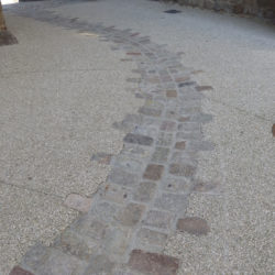 Paris reclaimed setts gutter