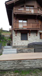 3 terrasses bois et pierre des Alpes
