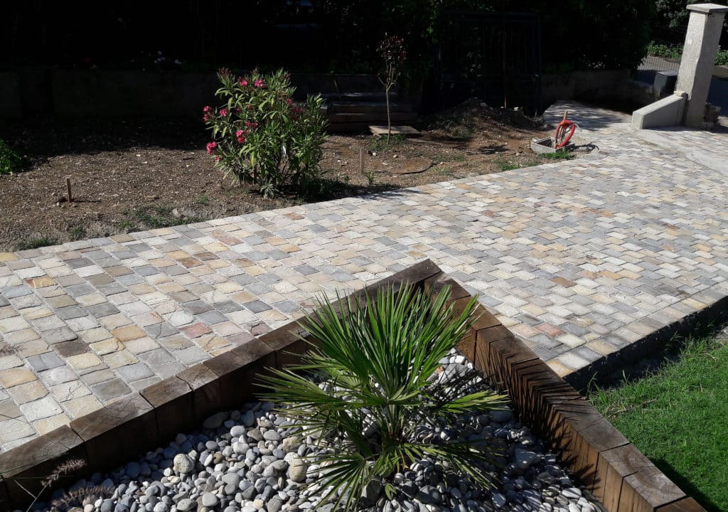 Driveway_sandstone_cobbles