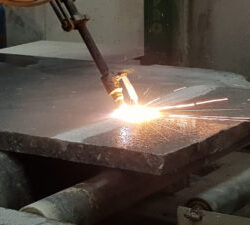 Flammage de la surface du granit