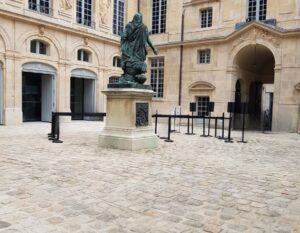 Renovation of the courtyard with sandstone Fontainebleau cobbles