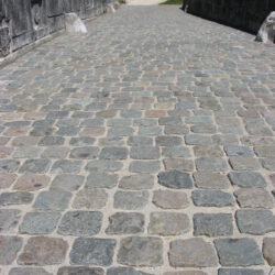 Allée carrossable pour passage de voitures