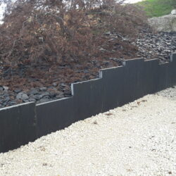 Bordure en petites palissades ardoise