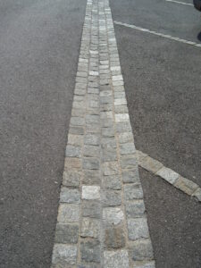 Bordure de route en pavés Pierre des Alpes