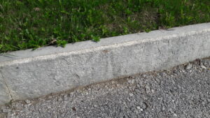 Bordure de jardin en Pierre des Alpes