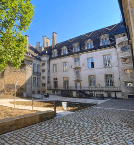 Pavés anciens en granit à l'Hôtel